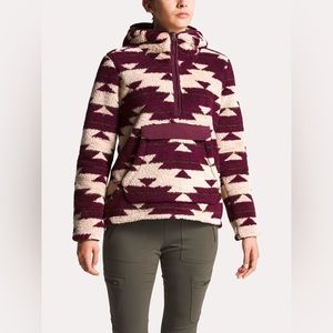 The North Face Campshire Pullover Hoodie